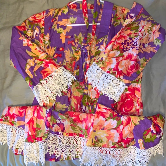 Floral Robe - Picture 3 of 3